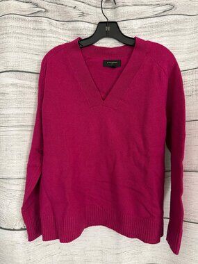 Banana Republic V-Neck Ribbed Collar and Cuff Sweater Size M